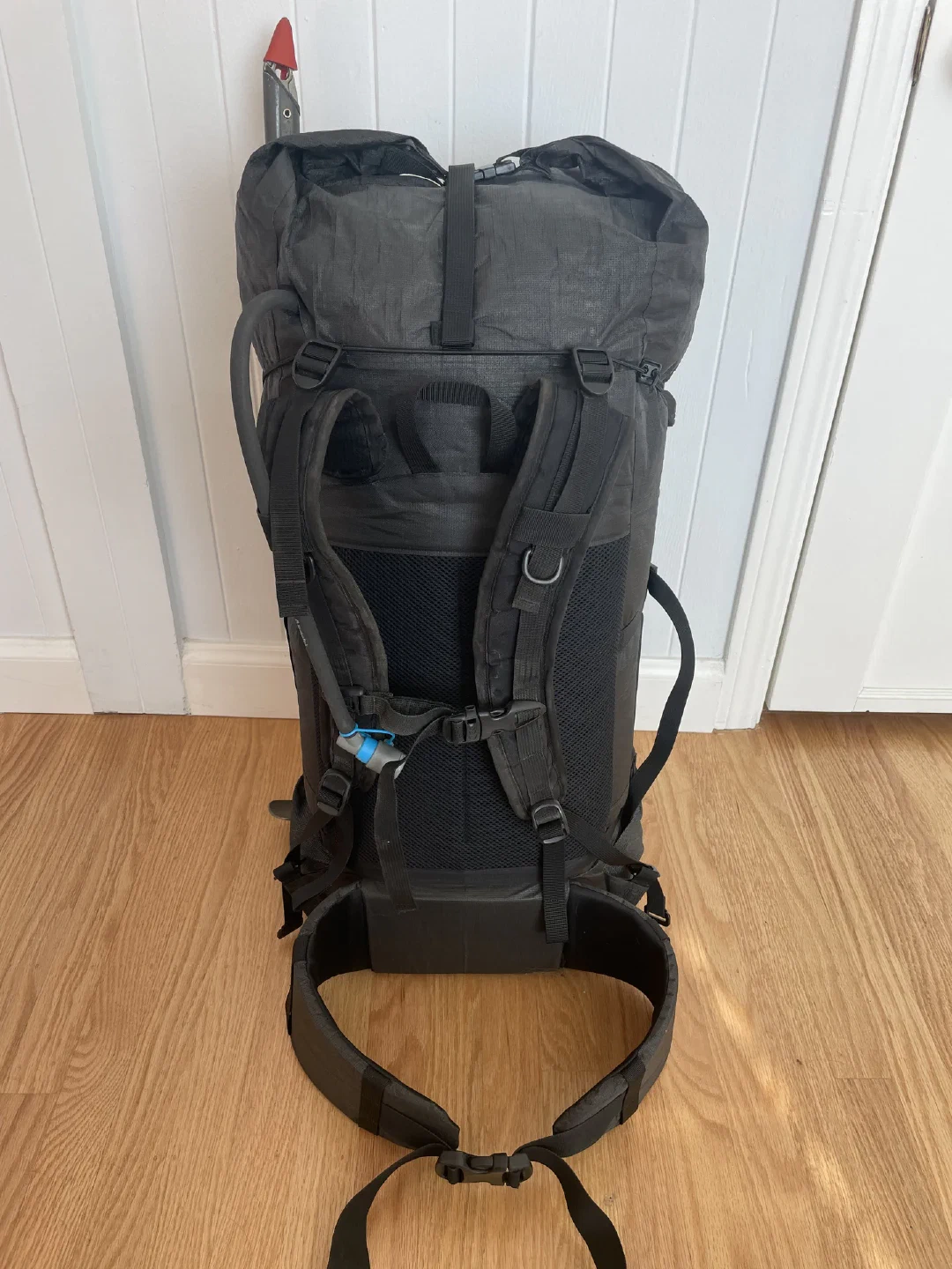Fully assembled - view of the finished harness: shoulder straps, load lifters, and removable hipbelt.